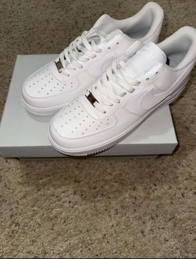 white Nike - Thumbnail 3