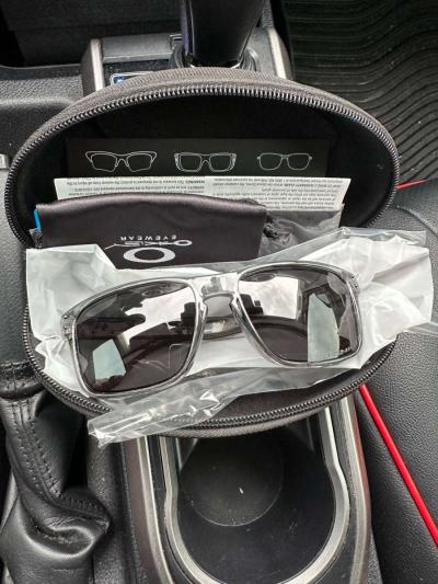 2 Oakleys Holbrook Sunglasses new - Thumbnail 6