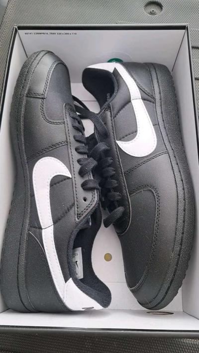 selling nike generals size 11 mens trying to get 50 dollars - Thumbnail 3