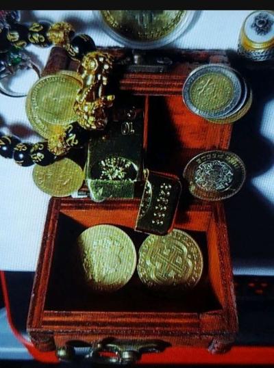 VINTAGE CHEST SET GOLD  SILVER PLATED - Thumbnail 2