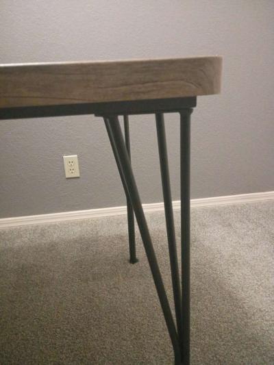 is a beautiful brown table  and I am selling it for 48 - Thumbnail 3