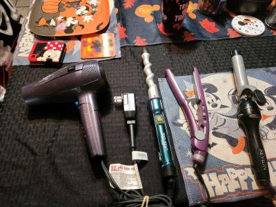 2 crulers 1 straightener and blow dryer - Corpus Christi, Texas