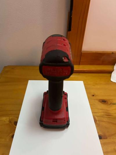 Milwaukee M18 14 hex impact driver with battery - Thumbnail 4