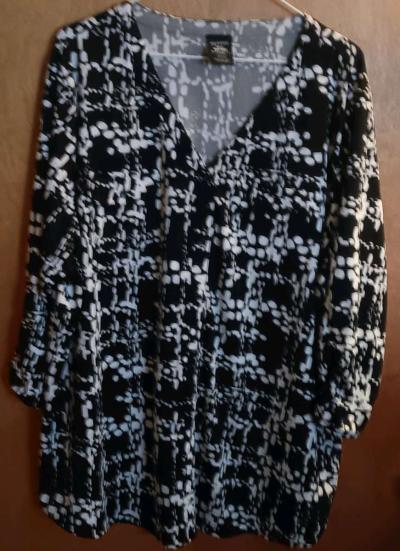 George brand Black and white pattern blouse