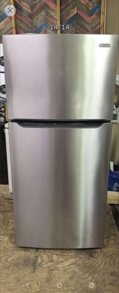 Frigidaire 19 Cu Ft Stainless Refrigerator Freezer  NEWER - Thumbnail 6