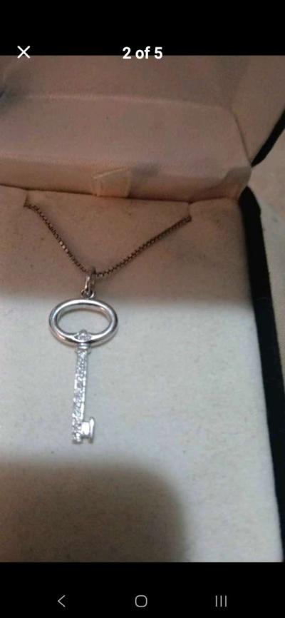 Kay jewelers sterling silver chain with key pendant diamonds - Thumbnail 2