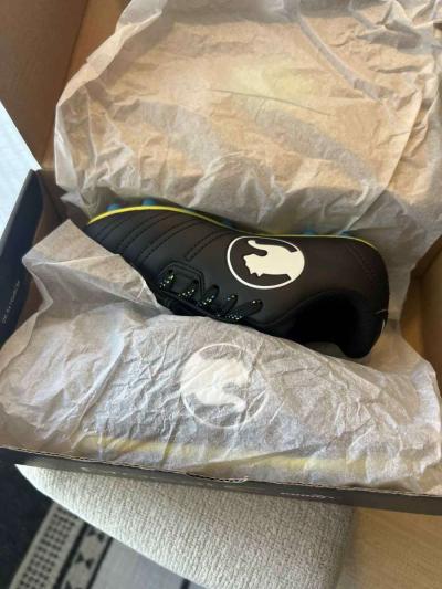 soccer shoes - Thumbnail 3