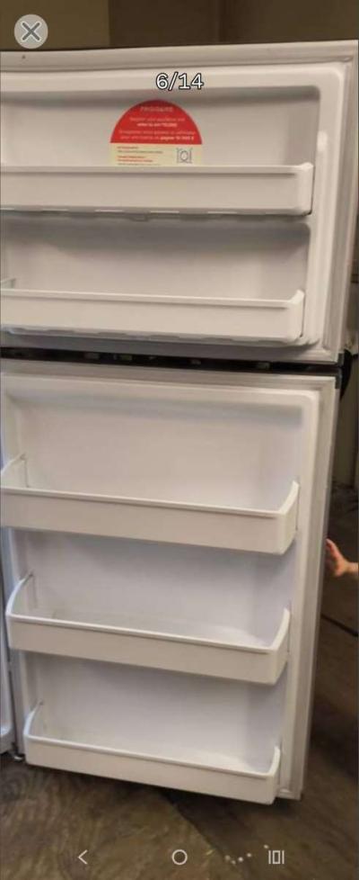 Frigidaire 19 Cu Ft Stainless Refrigerator Freezer  NEWER - Thumbnail 3
