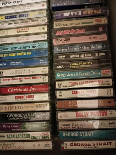 41 Country Classic Cassettes and 2 Kenny Rogers Cds - Thumbnail 2