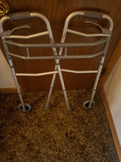 Adjustable walker with wheels - Thumbnail 5