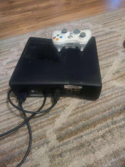 Microsoft Xbox 360 E  Wireless 4 GB Console Tested Works - Thumbnail 3