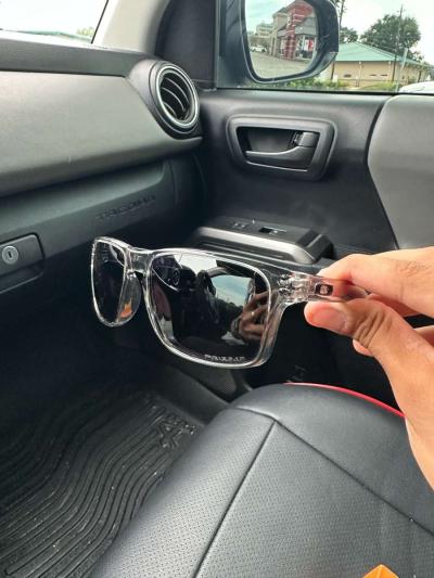 2 Oakleys Holbrook Sunglasses new - Thumbnail 5