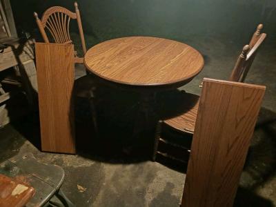 Amish Designs Oak dining table mint condition - Thumbnail 5