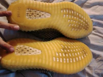 Yeezy 350 boost V2 - Thumbnail 3