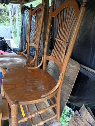 Amish Designs Oak dining table mint condition - Thumbnail 3