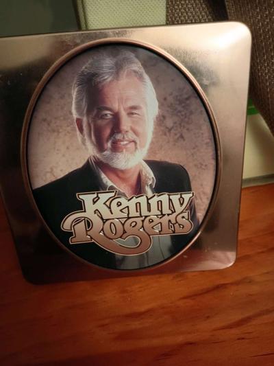 41 Country Classic Cassettes and 2 Kenny Rogers Cds - Thumbnail 5