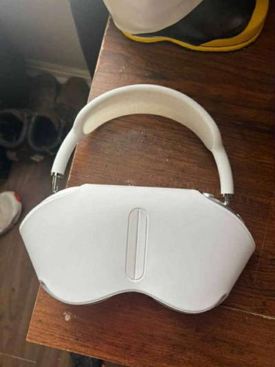 AirPod maxes - Thumbnail 5