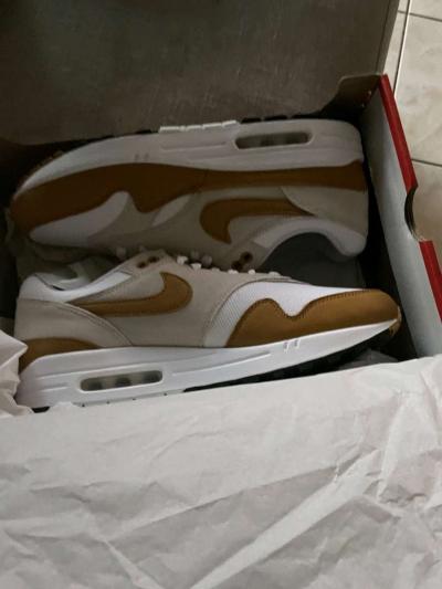 Nlke  shoes - Downey, California