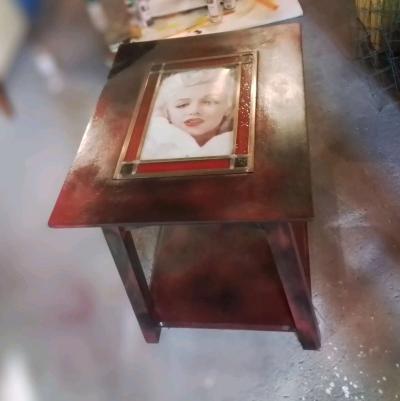 Marilyn Monroe End Table - Thumbnail 2