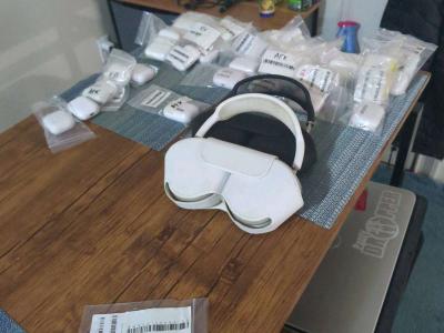 Apple Max headphones Apple earbuds - Thumbnail 2