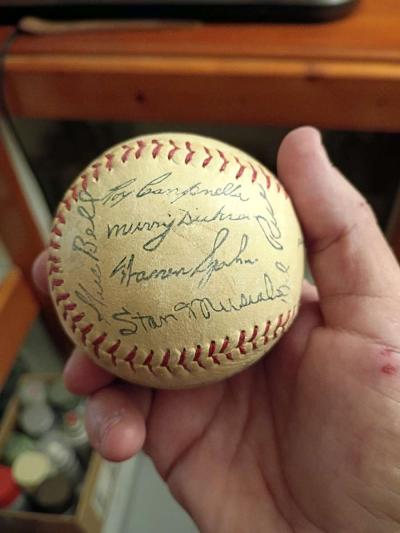 Autograph Ball - Thumbnail 2