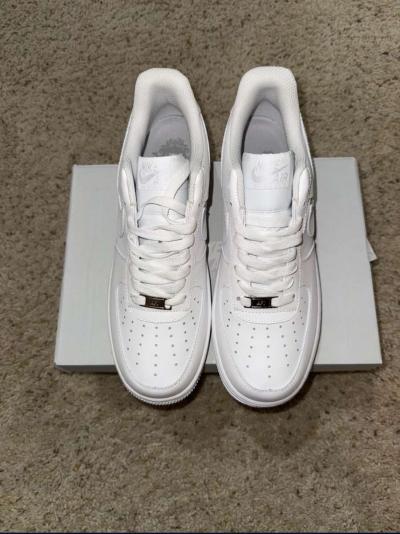 white Nike - Thumbnail 2