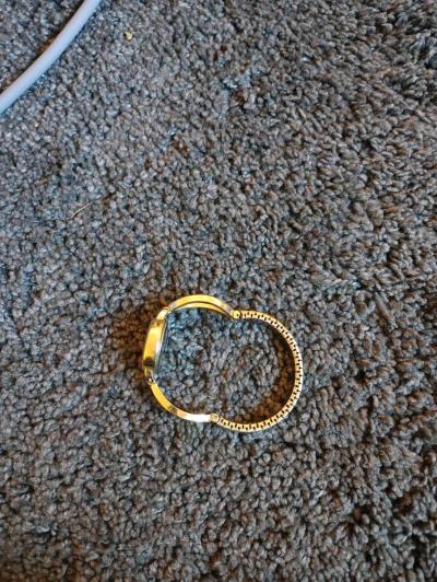 Vtg Gold tone ladies Quartz time piece Analog with Flex Band - Thumbnail 3