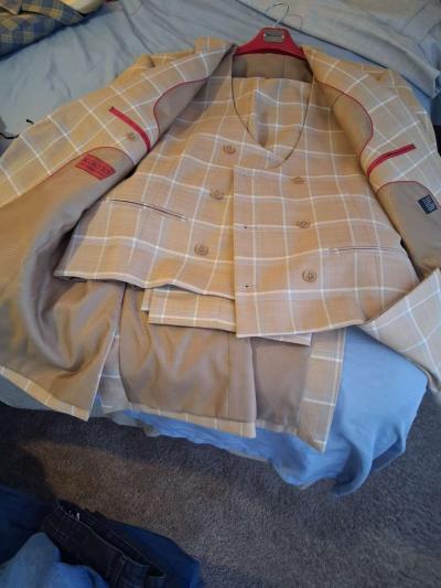 Mens Designer Suits 3 pc size 42 - Thumbnail 2