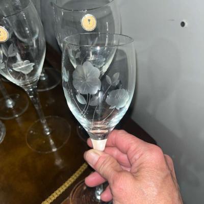 blue wine glass Pfaltzgraff and Poppytrail dishes Pink glass - Thumbnail 2