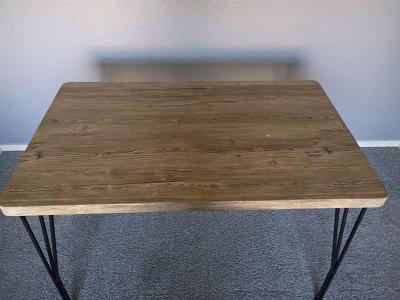is a beautiful brown table  and I am selling it for 48 - Thumbnail 4