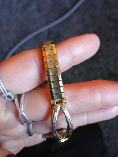 Vtg Gold tone ladies Quartz time piece Analog with Flex Band - Thumbnail 4