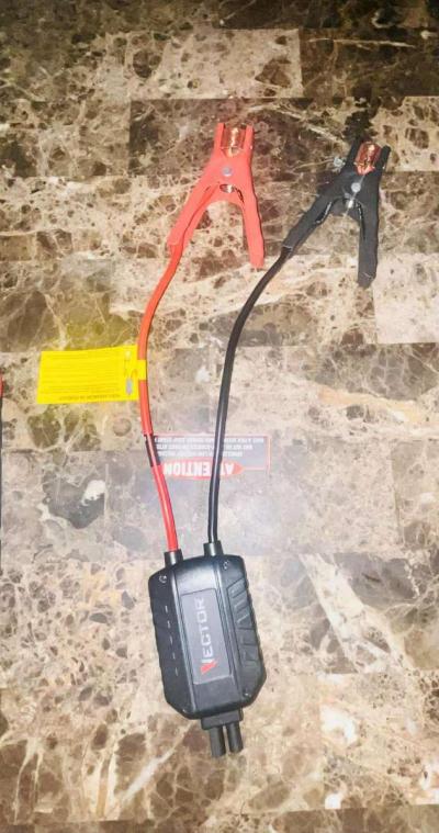 The VECTOR SS16LV 1600 Peak Amp LiIon Jump Starter Portable - Thumbnail 3