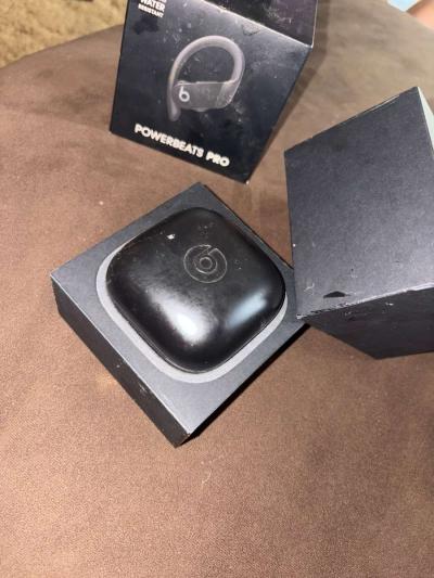 Powerbeats pro headphones - Thumbnail 2