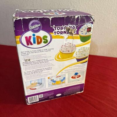 Wilton Kids Topping Tornado DAMAGE BOX ITEM IS NEW - Hondo, Texas
