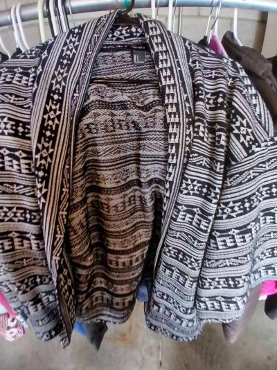 Open House and Garage sale items all must go - Thumbnail 3