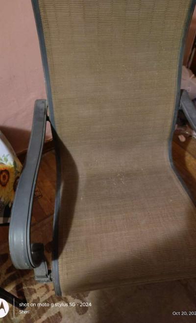 table and 2 chairs - Thumbnail 4