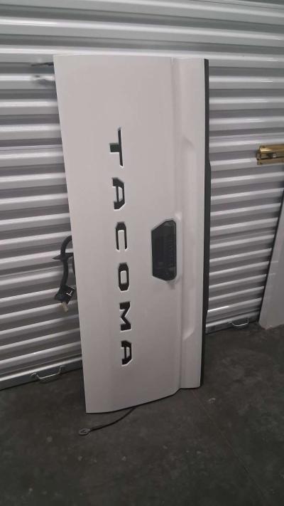 Toyota Tacoma Tailgate WHITE 2024 to 2025 - Thumbnail 2