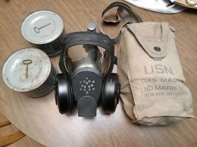 US Navy Mark V Gas Mask  USN Adjustable  with bag and extras - Thumbnail 1