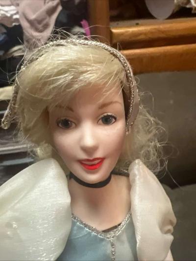 Cinderella Franklin Heriloom Porcelain Doll - Thumbnail 4