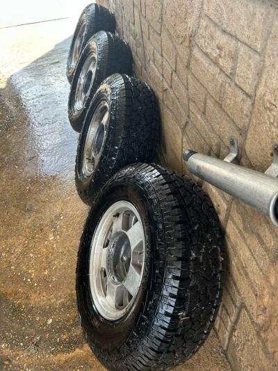 15 in CHEVY RIMS WITH NEW TIRES - San Antonio, Texas