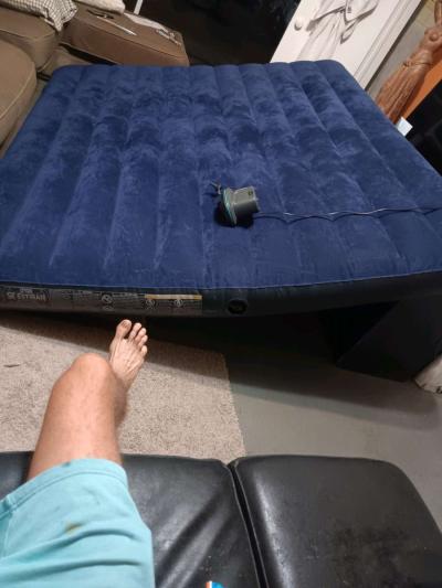 Queen size air mattress with air pump