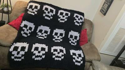 Viral chunky knit blanket Skull Design - Thumbnail 4