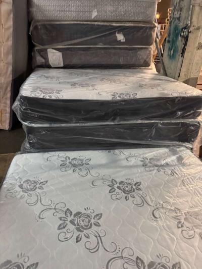Matress bed frame on sale 350 - Thumbnail 5