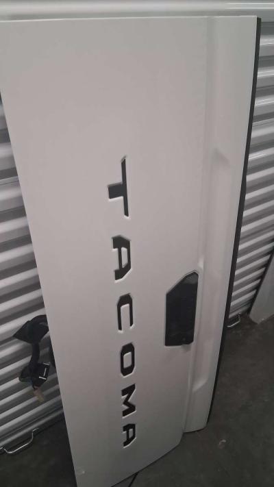 Toyota Tacoma Tailgate WHITE 2024 to 2025 - Thumbnail 6