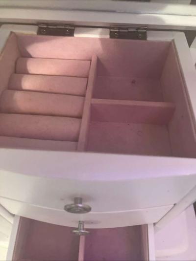 Vintage jewelry box Already used spacious for jewelry and - Thumbnail 6