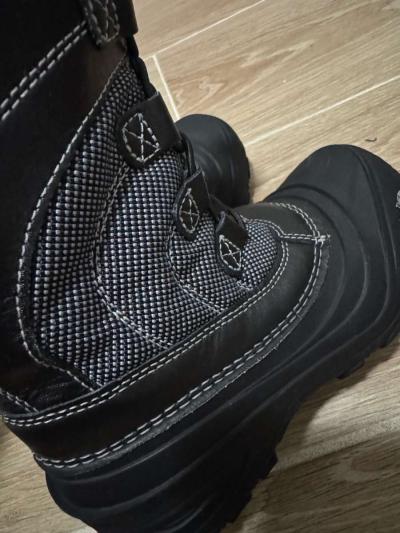 The North Face Youth Alpenglow IV Winter Boots in Black - Thumbnail 3