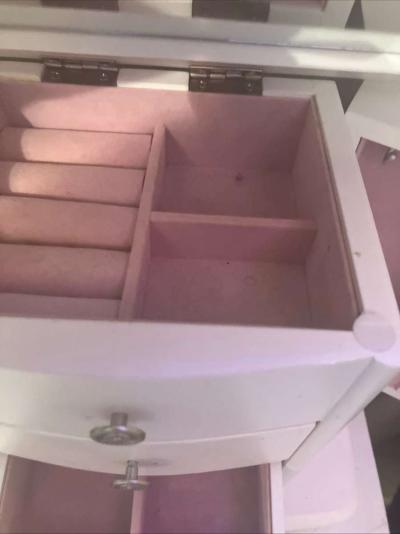 Vintage jewelry box Already used spacious for jewelry and - Thumbnail 5