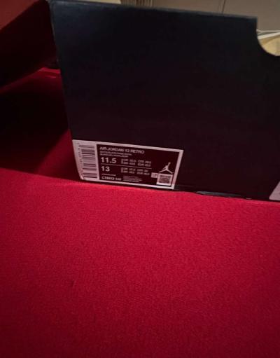 Air Jordan 12 - Thumbnail 3