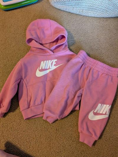 Baby Nike sweat suit - Thumbnail 1