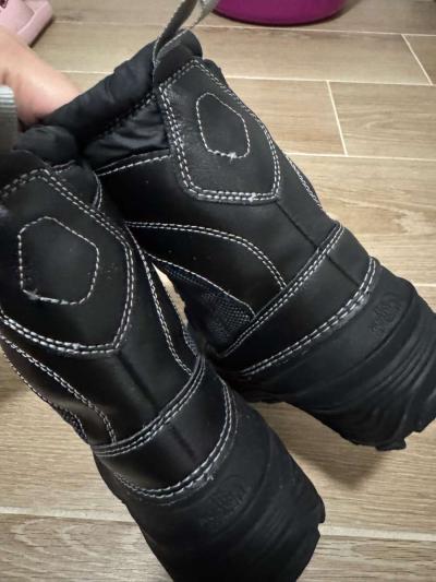 The North Face Youth Alpenglow IV Winter Boots in Black - Thumbnail 5